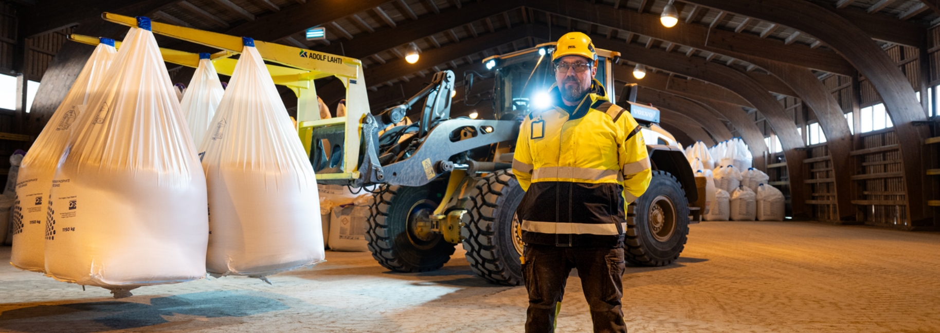 Adolf_Lahti_Ympärivuorokautista varmuutta – luotettava kumppani teollisuuden materiaalinkäsittelyyn ja sisäisiin kuljetuksiin